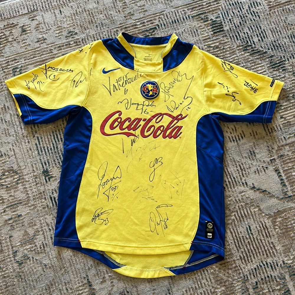 Club America Nike Jersey Size M/ Yellow Signed by all Team Members